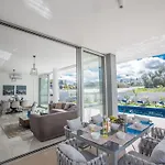 度假居 3-schlafzimmer-villa Mit Privatem Pool Im Zentrum By Interhome