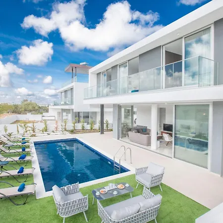 度假居 3-schlafzimmer-villa Mit Privatem Pool Im Zentrum By Interhome *