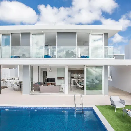 度假居 3-schlafzimmer-villa Mit Privatem Pool Im Zentrum By Interhome