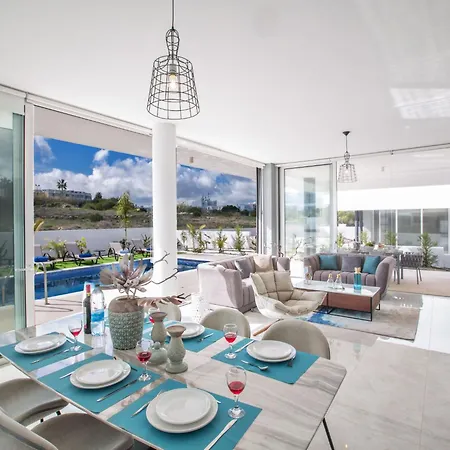 3-schlafzimmer-villa Mit Privatem Pool Im Zentrum By Interhome 度假居 普罗塔拉斯