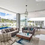 3-schlafzimmer-villa Mit Privatem Pool Im Zentrum By Interhome Semesterbostad