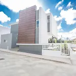 3-schlafzimmer-villa Mit Privatem Pool Im Zentrum By Interhome *
