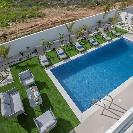 3-schlafzimmer-villa Mit Privatem Pool Im Zentrum By Interhome *