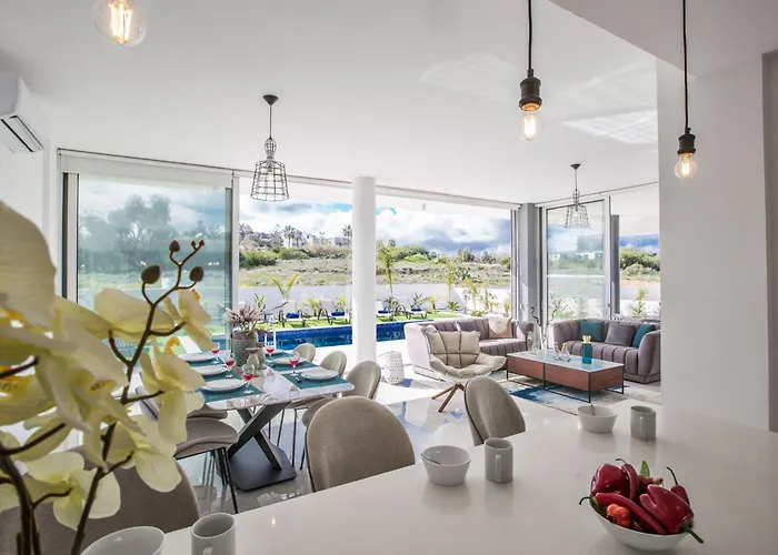 3-schlafzimmer-villa Mit Privatem Pool Im Zentrum By Interhome Protaras