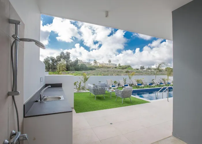 3-schlafzimmer-villa Mit Privatem Pool Im Zentrum By Interhome *