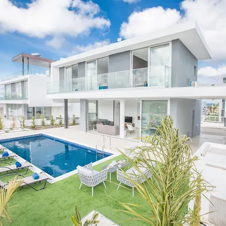 3-schlafzimmer-villa Mit Privatem Pool Im Zentrum By Interhome *