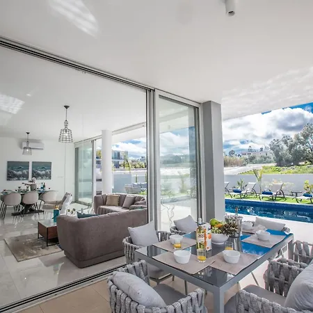 Casa de Férias 3-schlafzimmer-villa Mit Privatem Pool Im Zentrum By Interhome