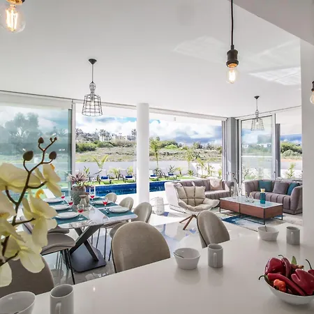 3-schlafzimmer-villa Mit Privatem Pool Im Zentrum By Interhome Protaras