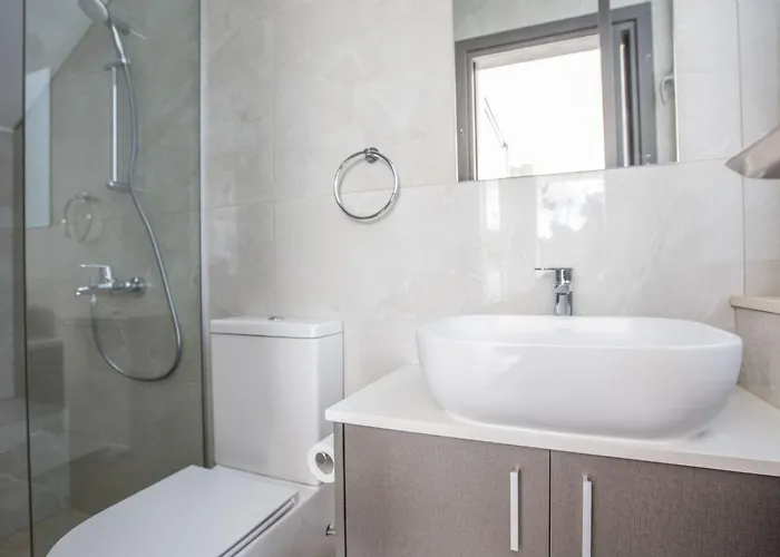 3-schlafzimmer-villa Mit Privatem Pool Im Zentrum By Interhome *