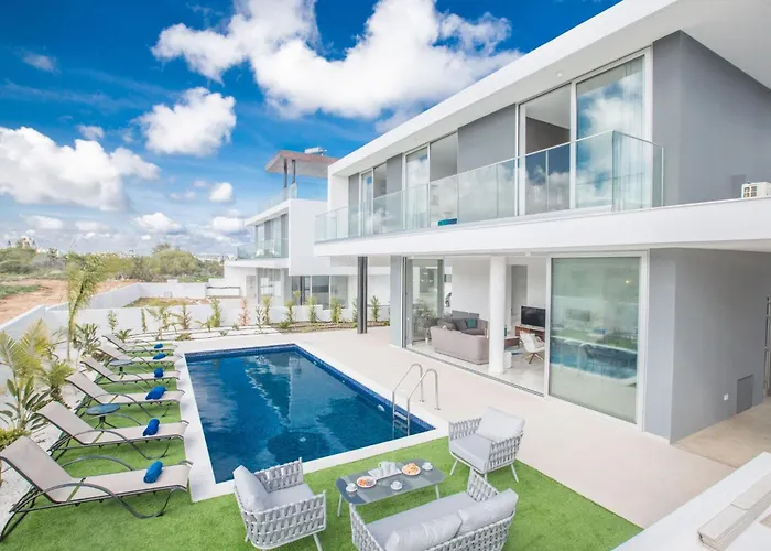 Tatil Evi 3-schlafzimmer-villa Mit Privatem Pool Im Zentrum By Interhome *